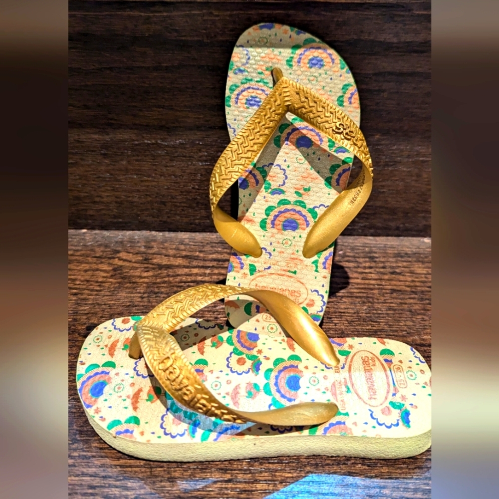 6/$20👶Havaianas Flip Flops (9/10 C) green/gold